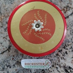 1957 Avon Persian Wood Beauty Dust Container